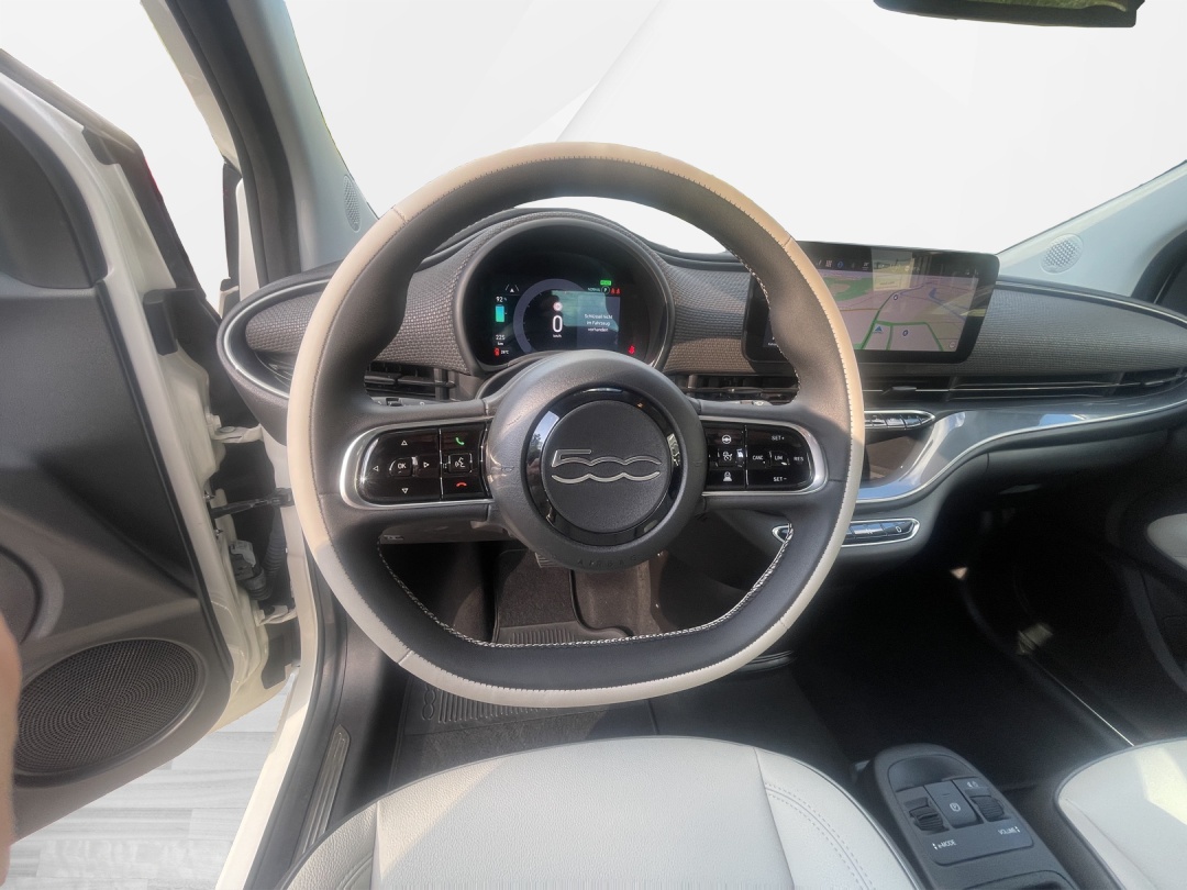 FIAT 500 C electric 87 kW Cult Edition-image-14