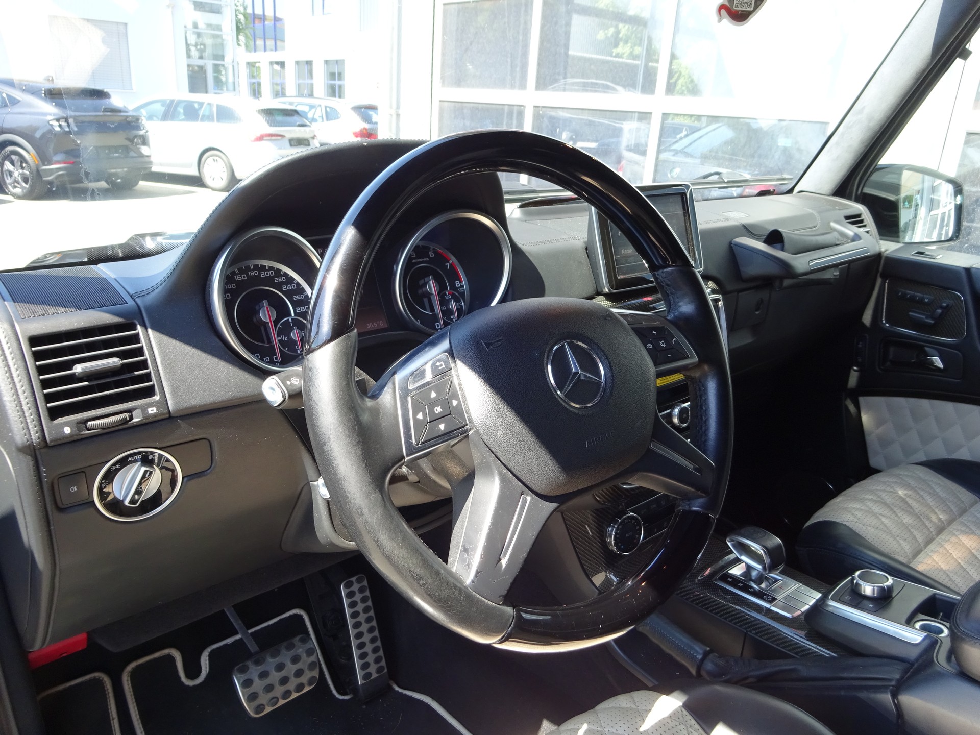 MERCEDES-BENZ G 63 AMG Automatic-image-8