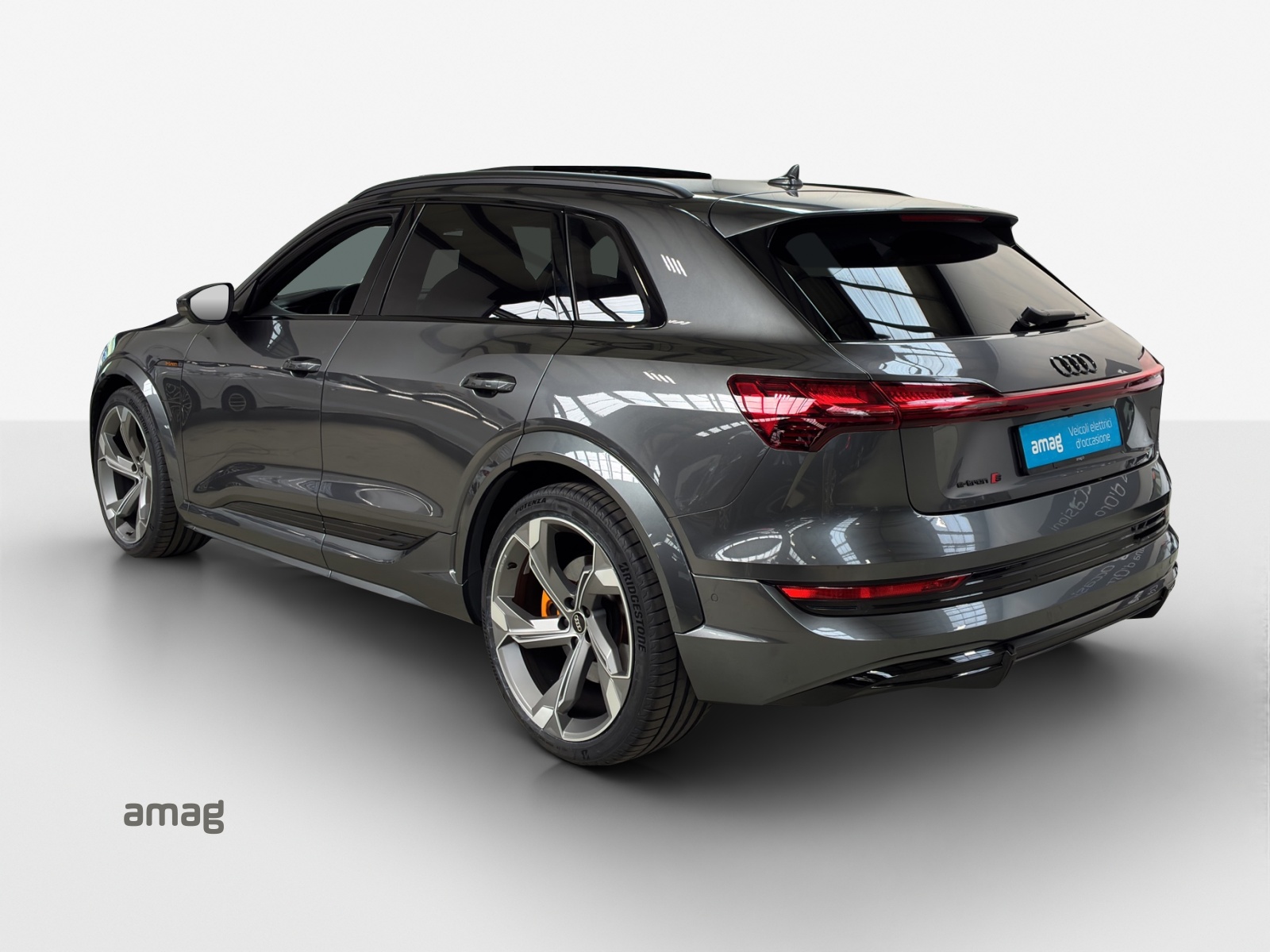 AUDI e-tron S quattro-showroom-element-3
