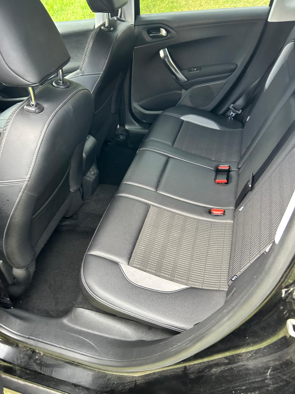 PEUGEOT 2008 1.2 VTI Allure-image-3