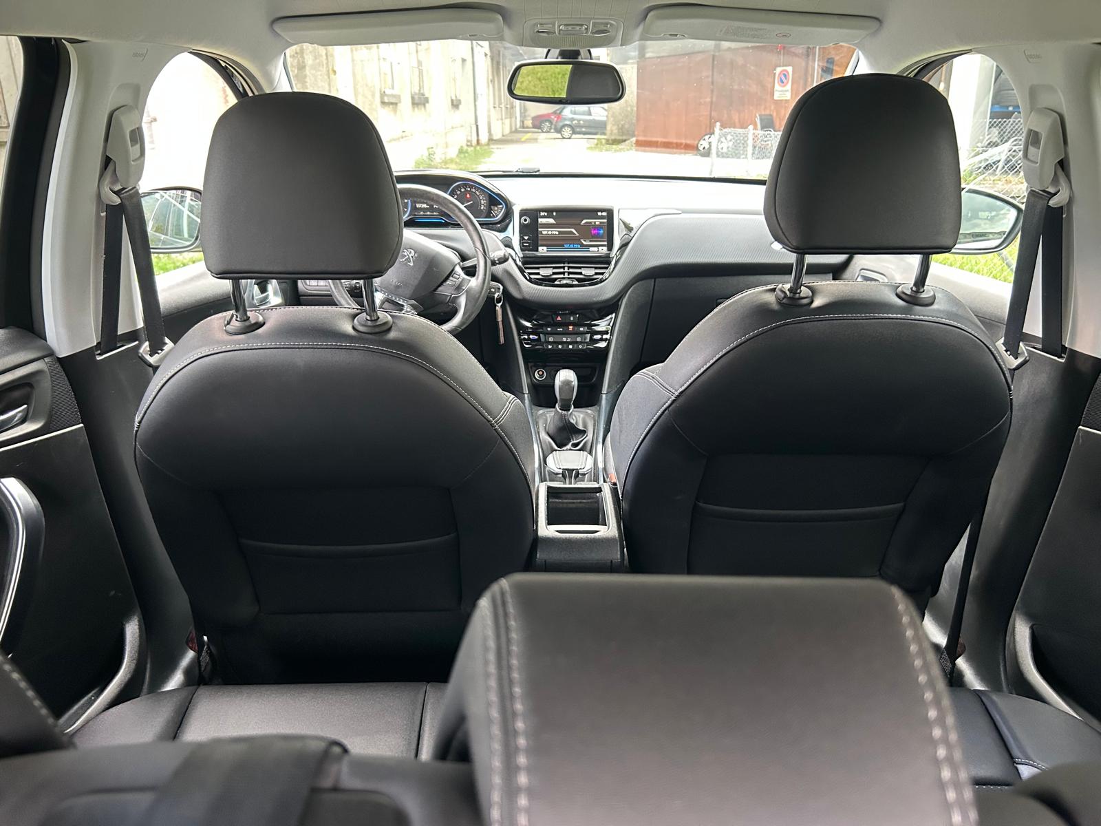PEUGEOT 2008 1.2 VTI Allure-image-4