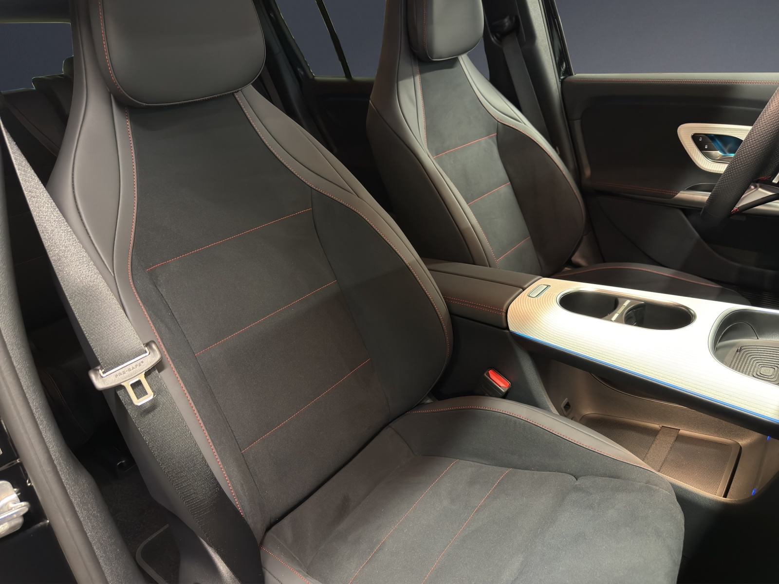 MERCEDES-BENZ GLB 350 85kWh EQ 4 Matic-image-8