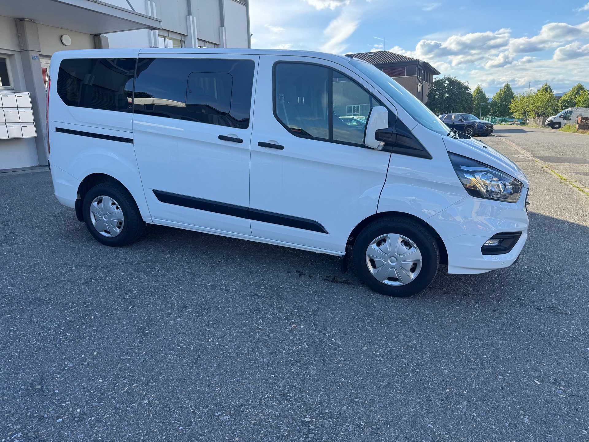 FORD Transit Custom 320 L1H1 Trend-showroom-element-1