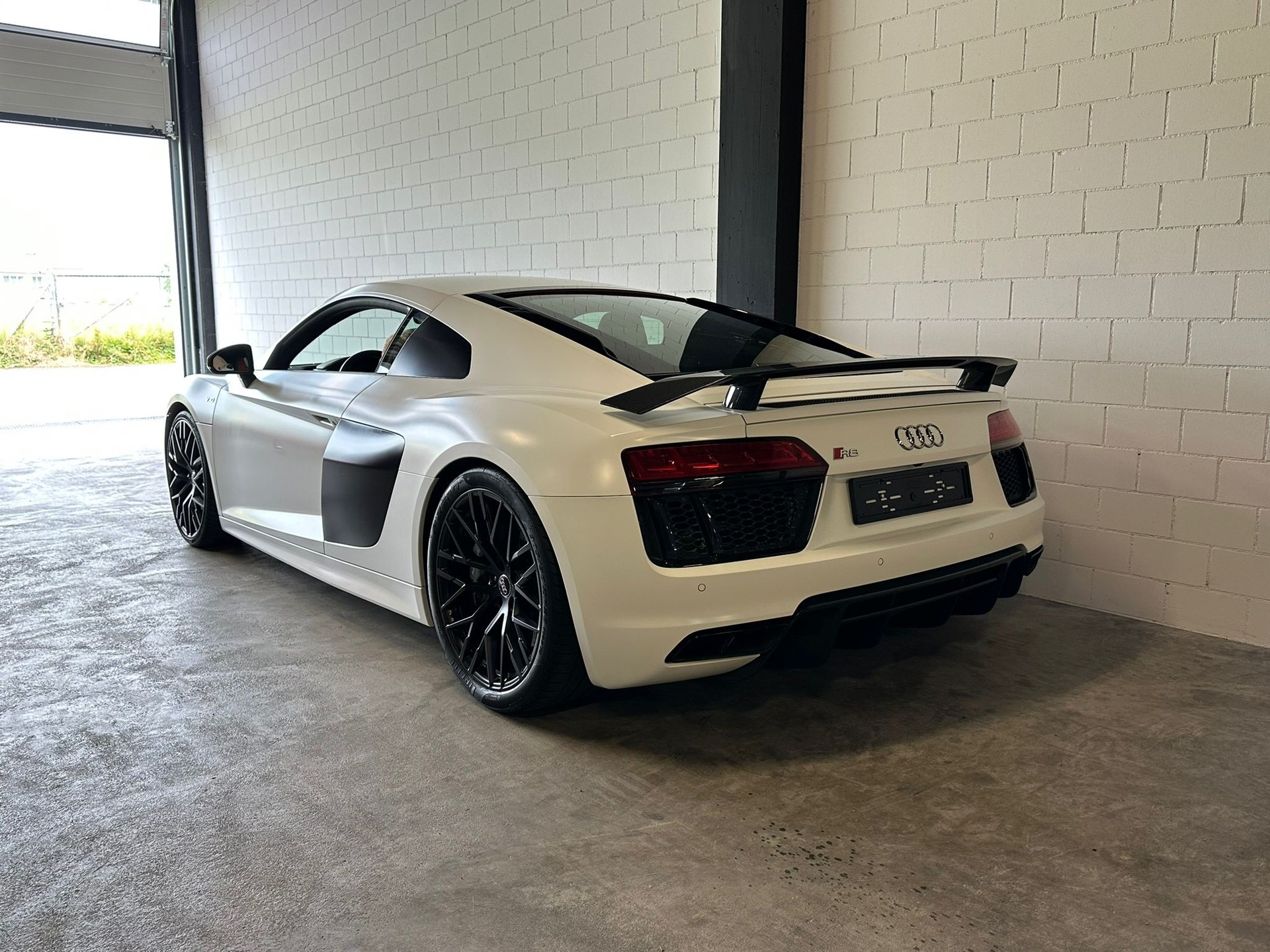 AUDI R8 Coupé 5.2 plus S-Tronic Audi Exclusive Mattlackierung-showroom-element-2