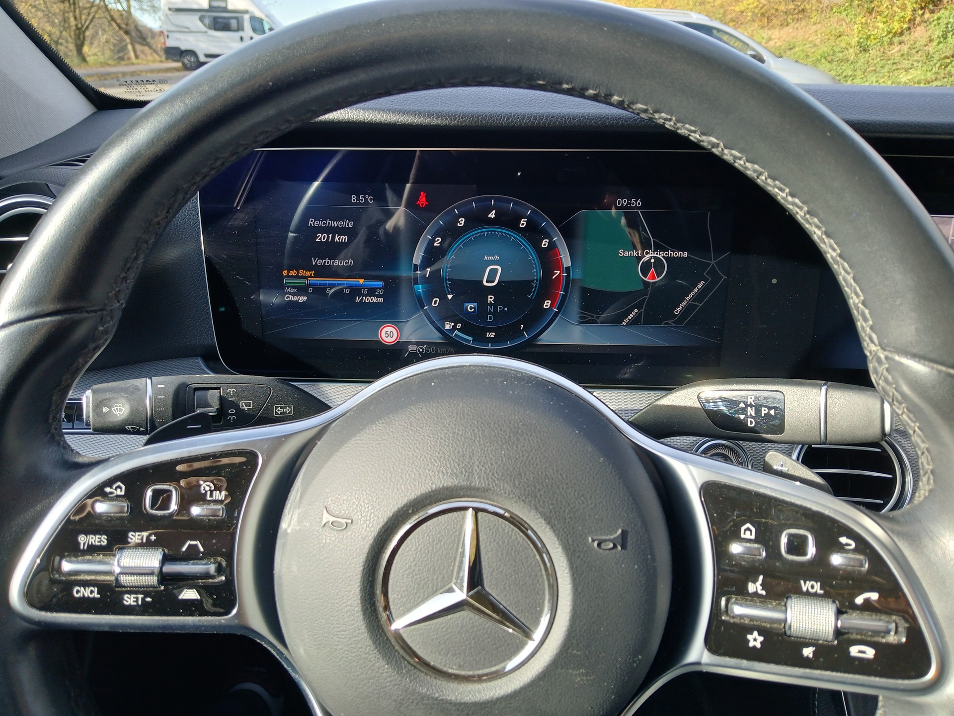 MERCEDES-BENZ E 200 Avantgarde-image-10