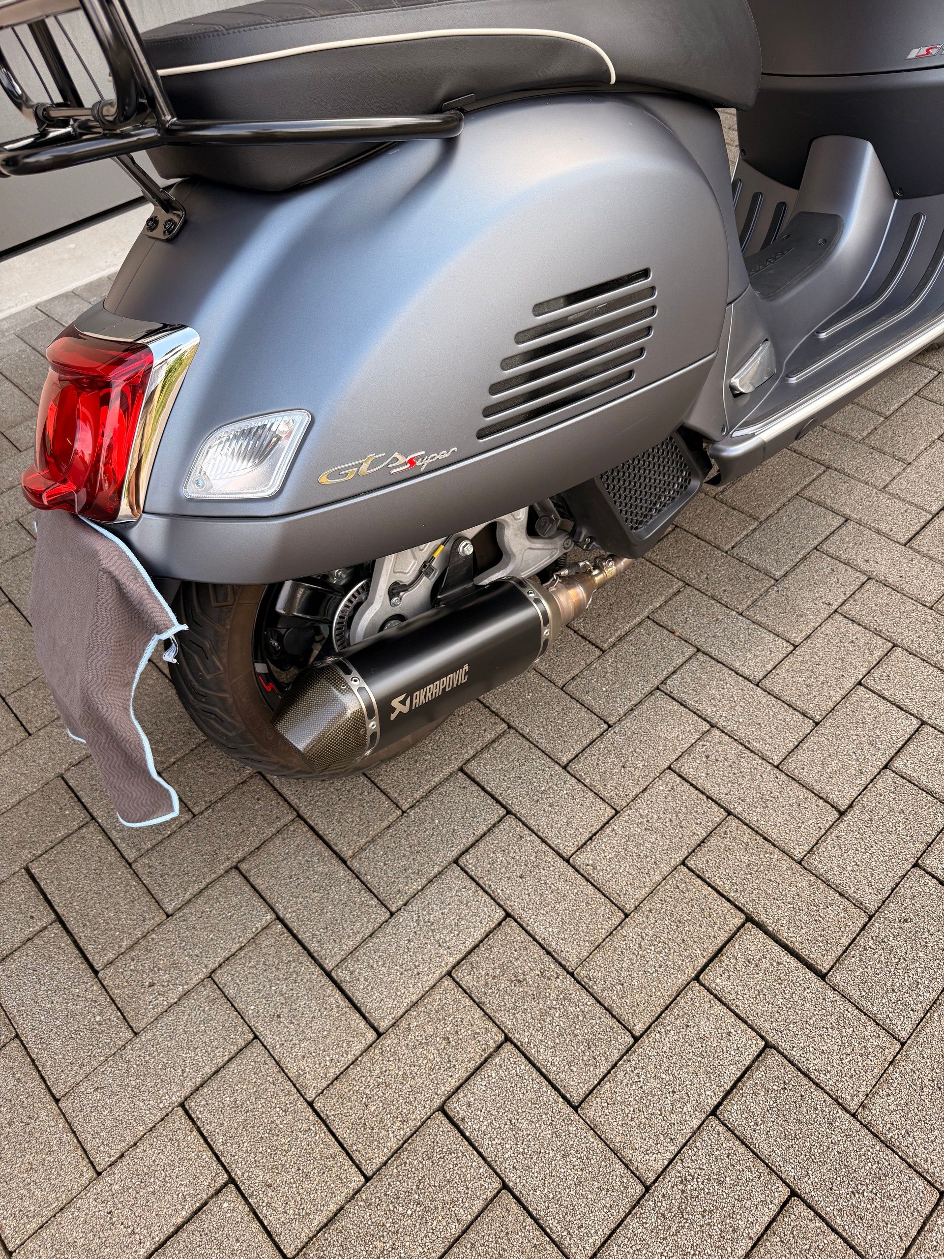 PIAGGIO Vespa GTS 125 Super Sport ABS-image-4