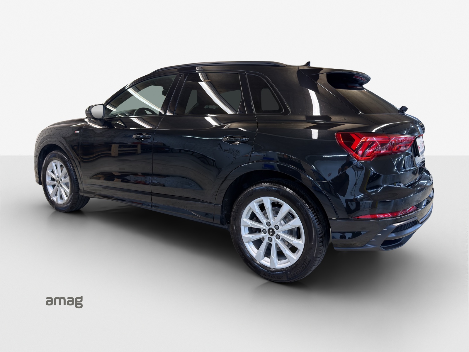 AUDI Q3 40 TFSI S line quattro S-tronic-showroom-element-2