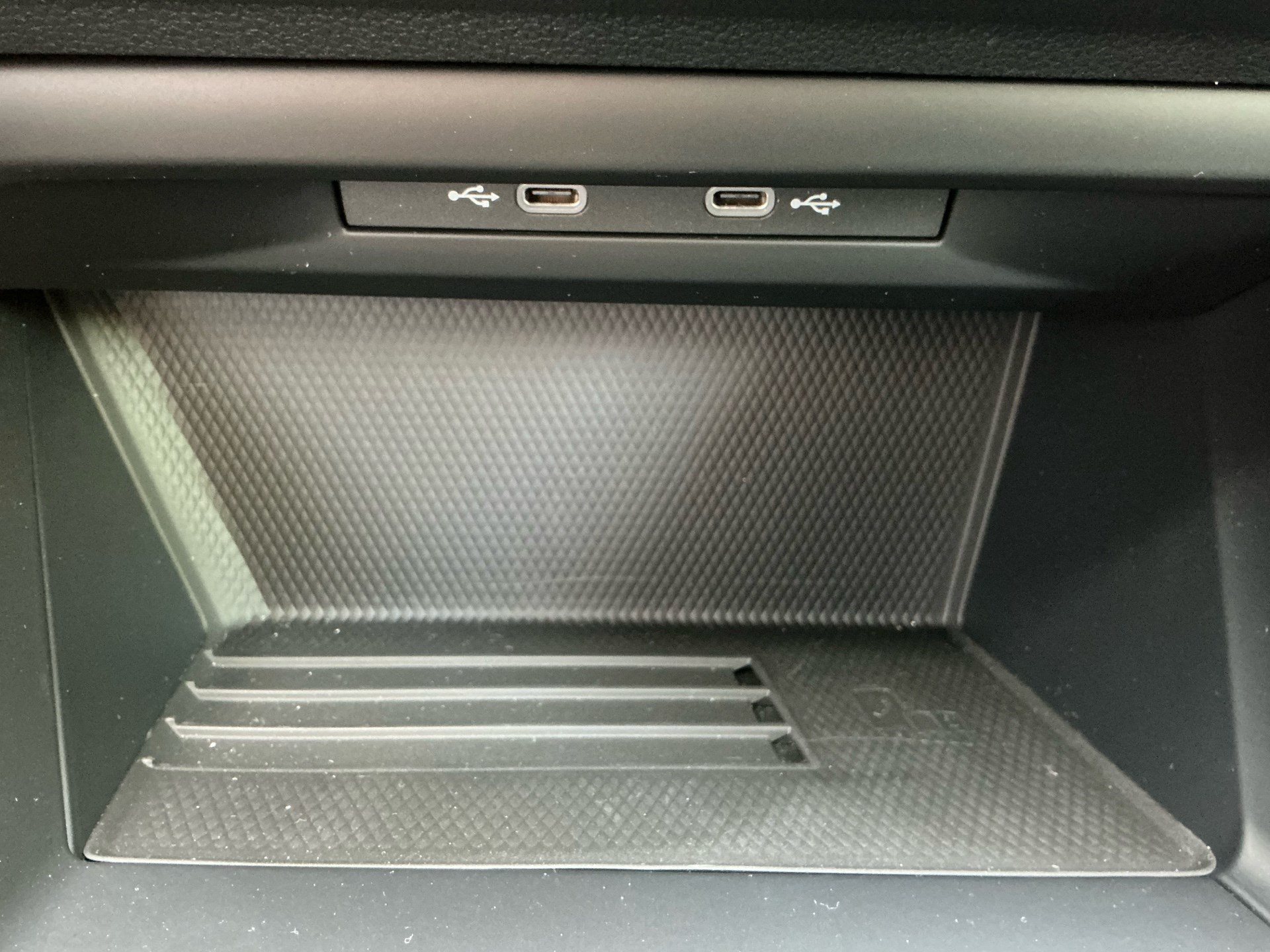 VW Golf 1.5 TSI eHYBRID 204 PS ENERGY *** ANHÄNGERKUPPLUNG & SIDE ASSIST ***-image-24