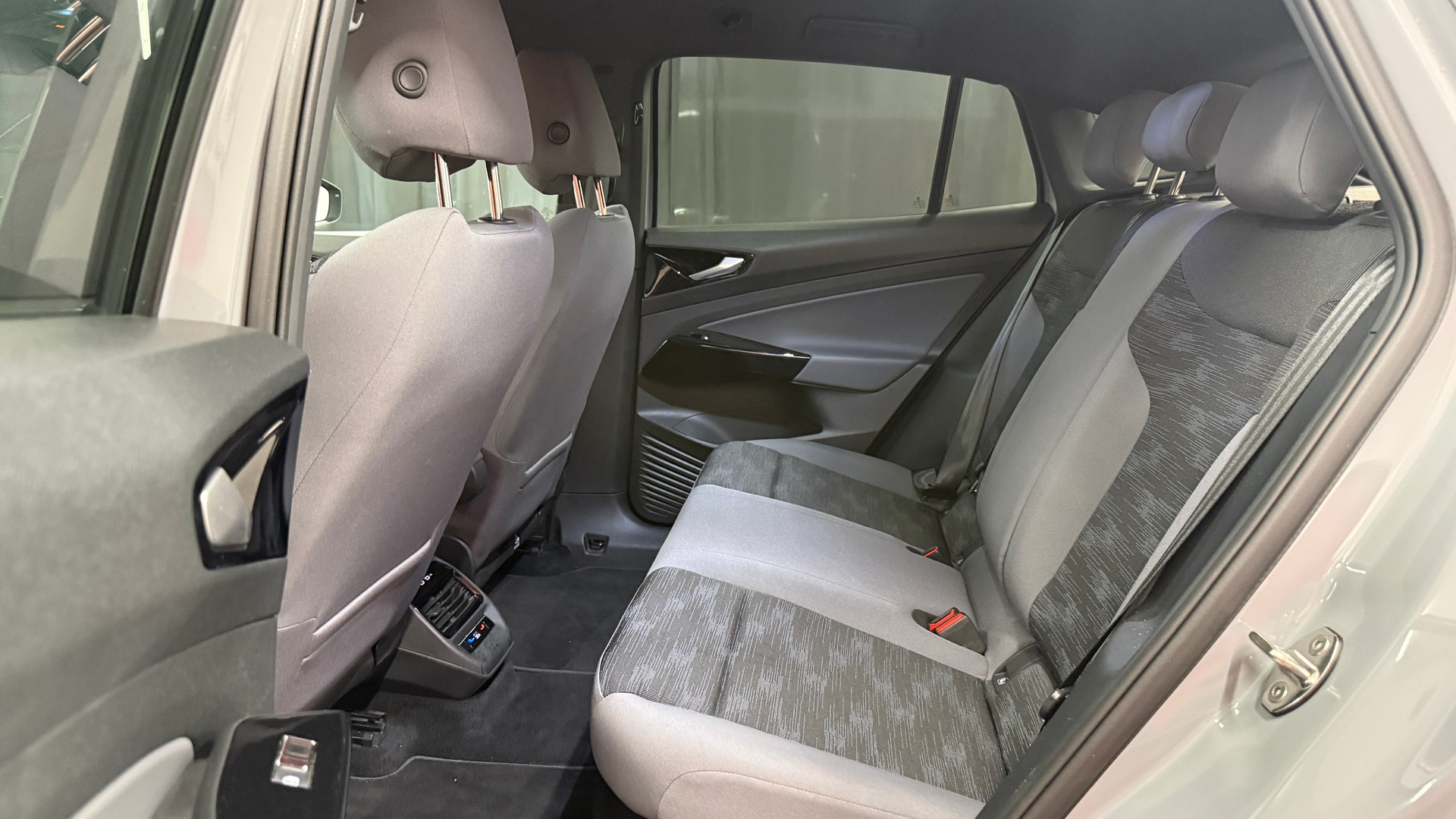 VW ID.5 Pro Performance 77 kWh 75 Edition-image-11