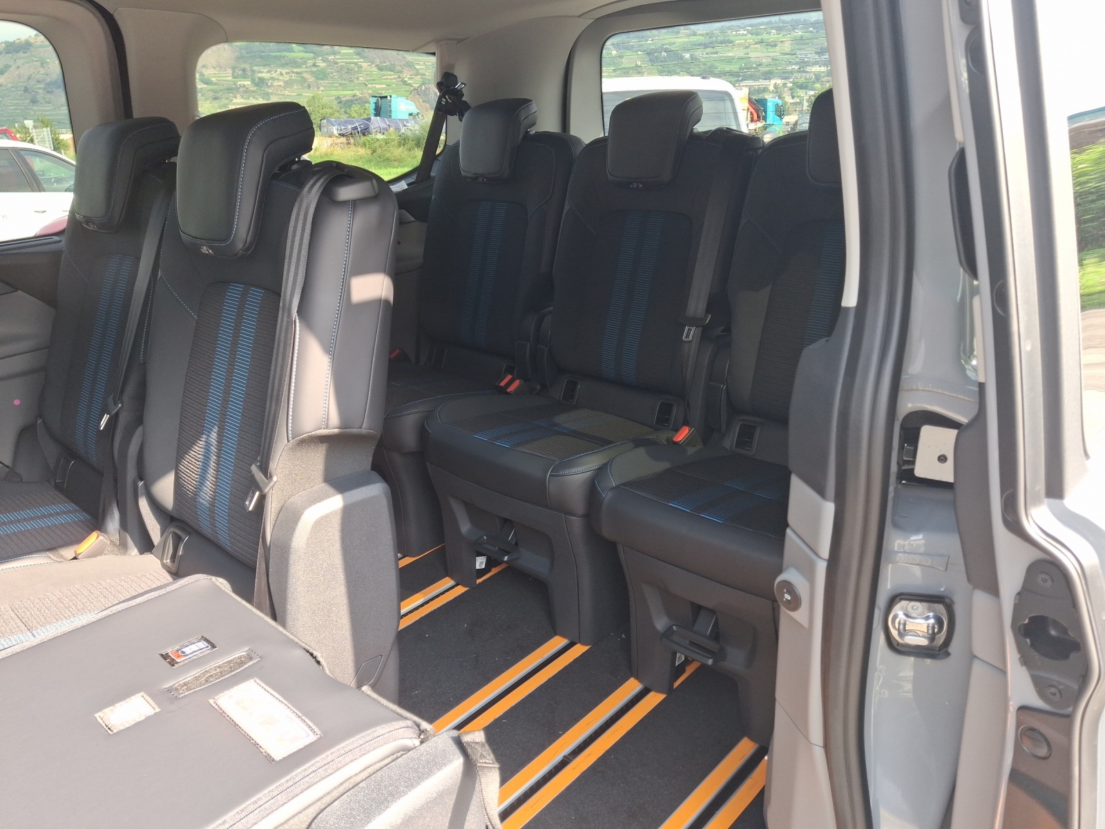 FORD Tourneo Custom 320 L1H1 Sport Automatique 4x4-image-8