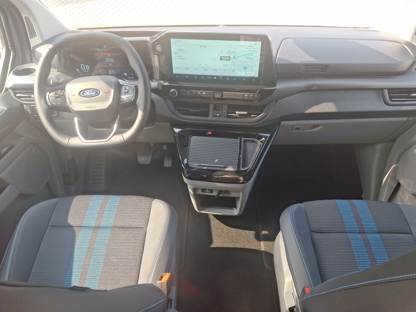 FORD Tourneo Custom 320 L1H1 Sport Automatique 4x4-image-5