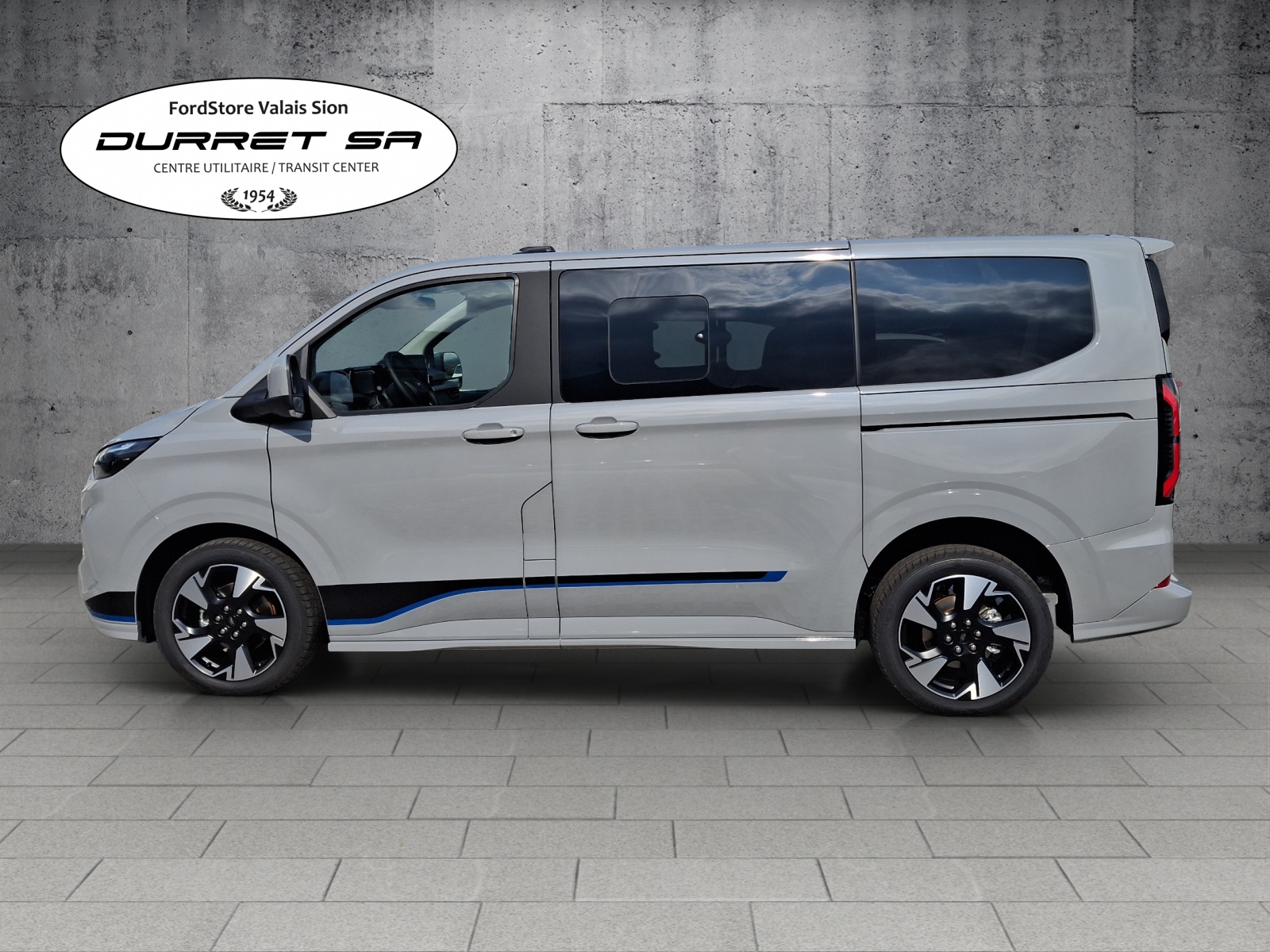 FORD Tourneo Custom 320 L1H1 Sport Automatique 4x4-image-3