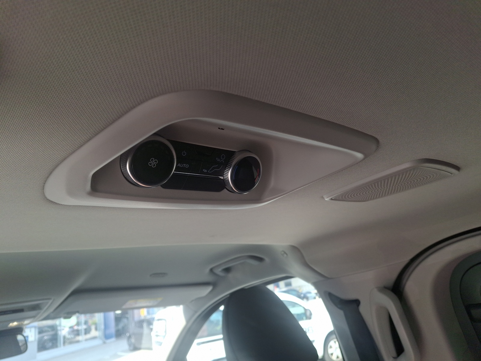 FORD Tourneo Custom 320 L1H1 Sport Automatique 4x4-image-12