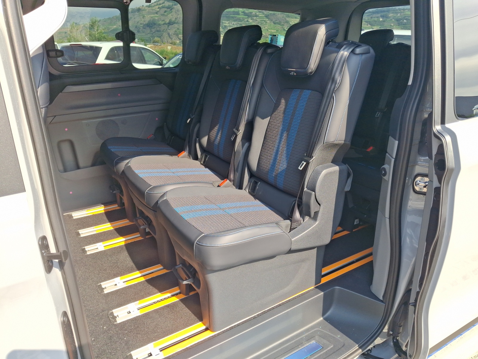 FORD Tourneo Custom 320 L1H1 Sport Automatique 4x4-image-7
