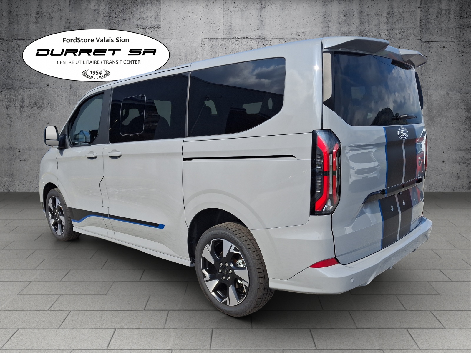 FORD Tourneo Custom 320 L1H1 Sport Automatique 4x4-image-1