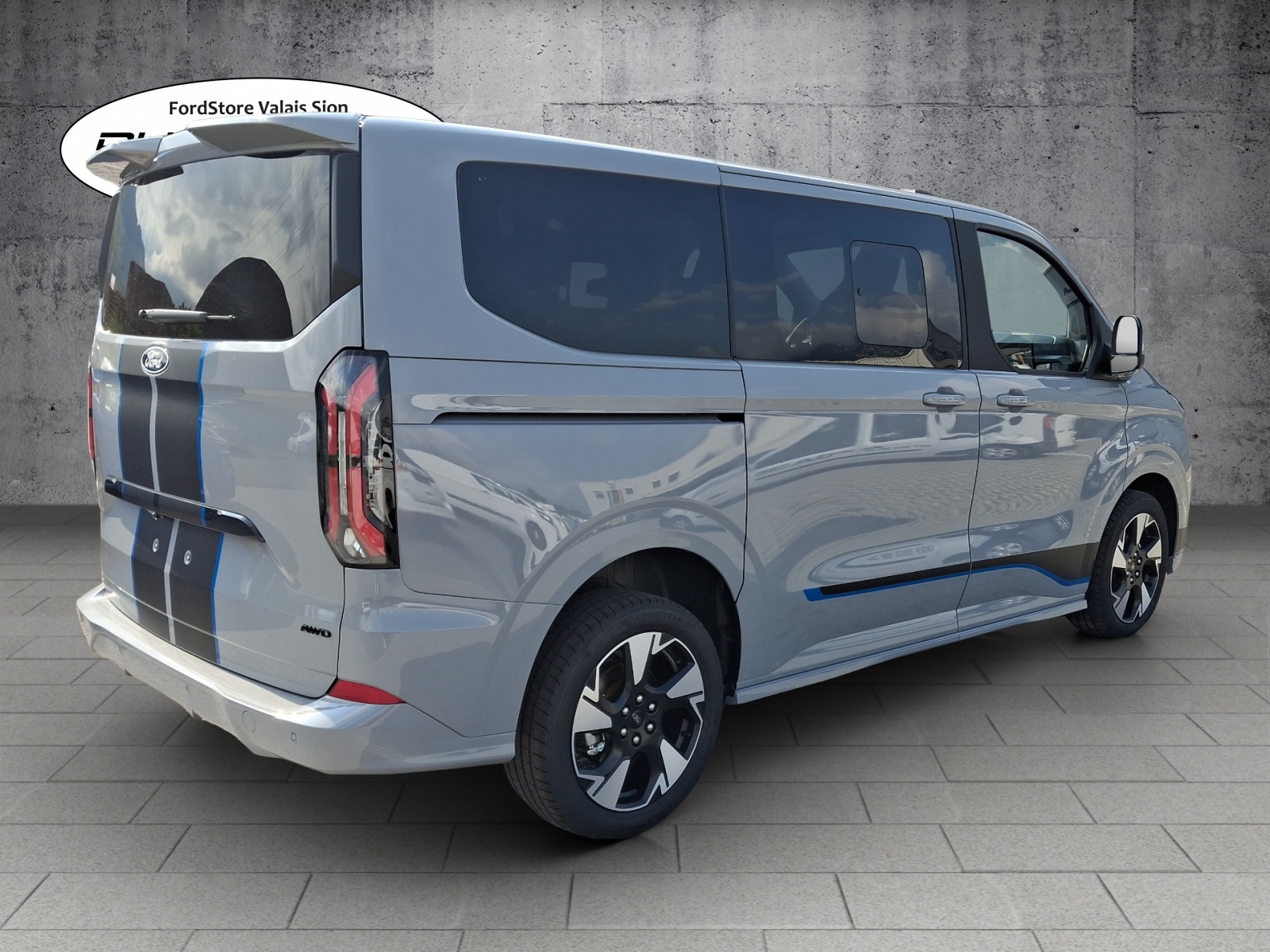 FORD Tourneo Custom 320 L1H1 Sport Automatique 4x4-image-2