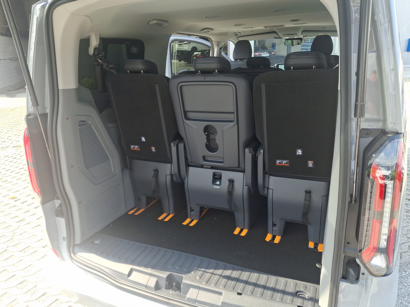 FORD Tourneo Custom 320 L1H1 Sport Automatique 4x4-image-9