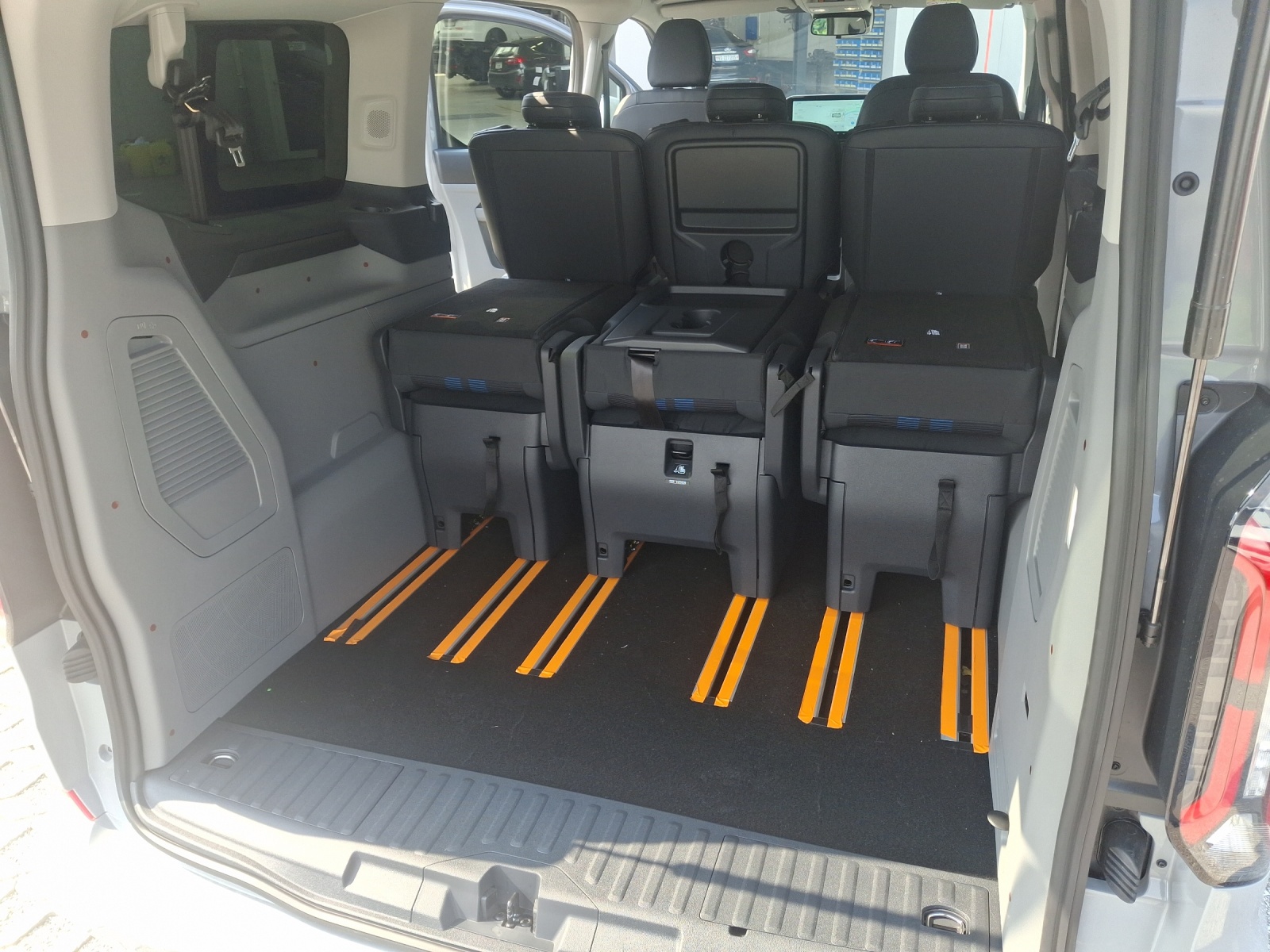 FORD Tourneo Custom 320 L1H1 Sport Automatique 4x4-image-10