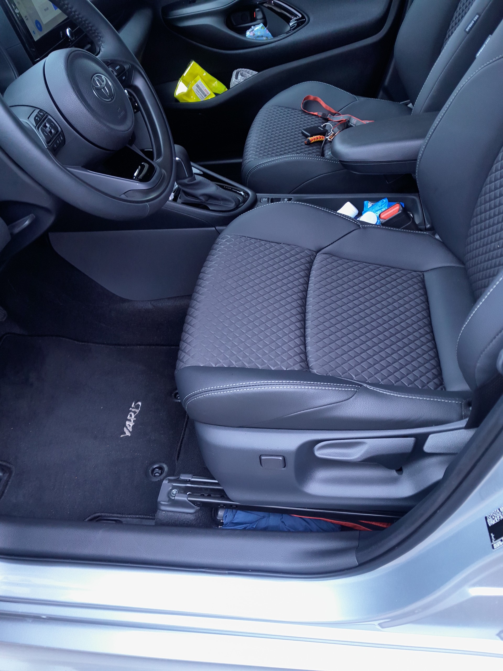 TOYOTA Yaris 1.5 Premium e-CVT-image-7