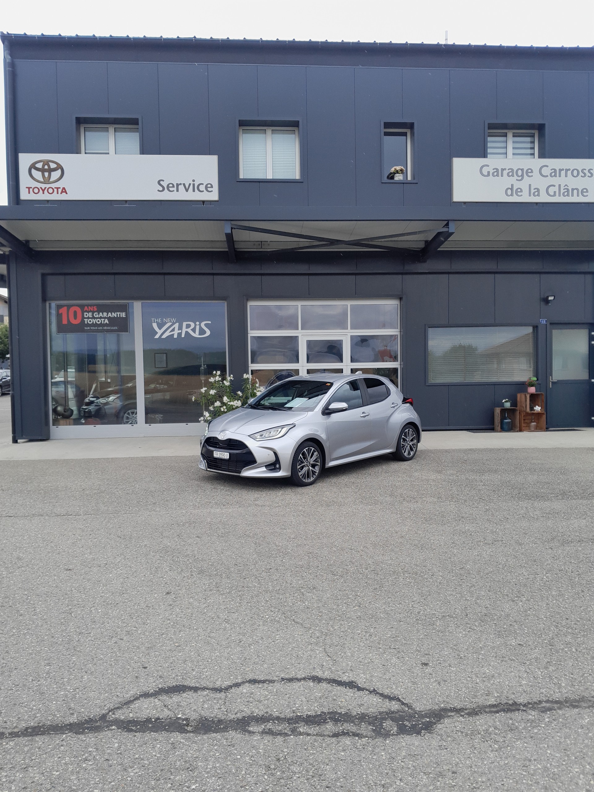 TOYOTA Yaris 1.5 Premium e-CVT