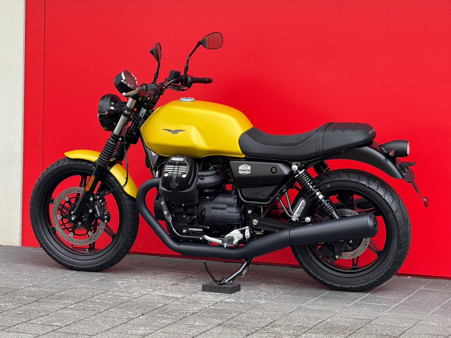 MOTO GUZZI V7 IV 850 Stone (35kW)-image-12