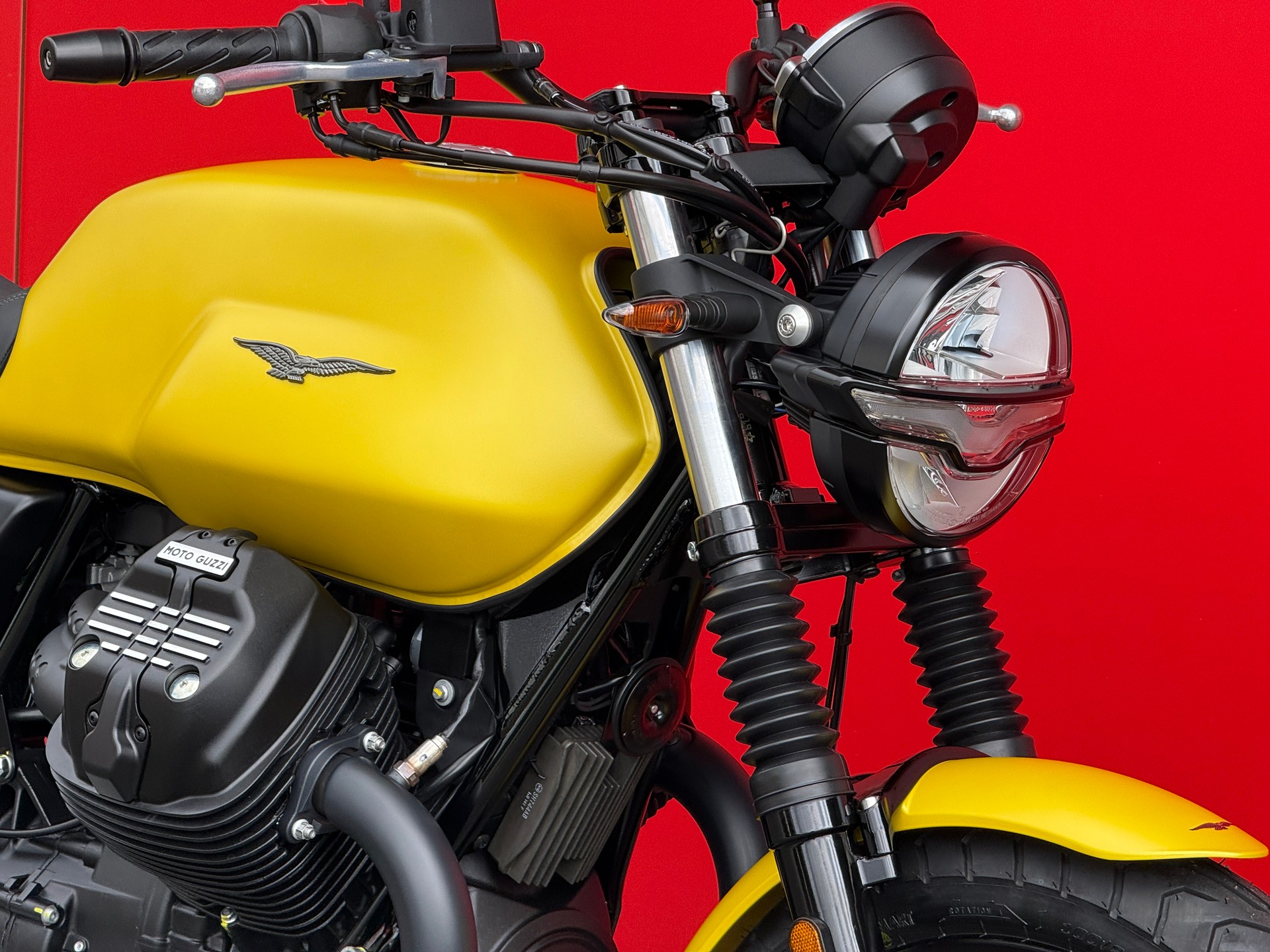 MOTO GUZZI V7 IV 850 Stone (35kW)-image-3