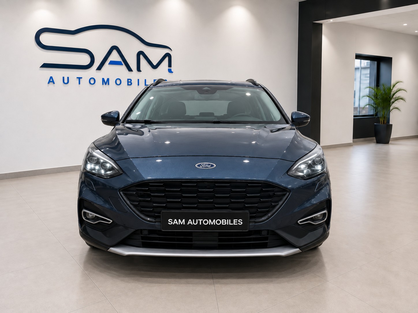 FORD Focus 1.5 TDCi Business Automatic-image-1