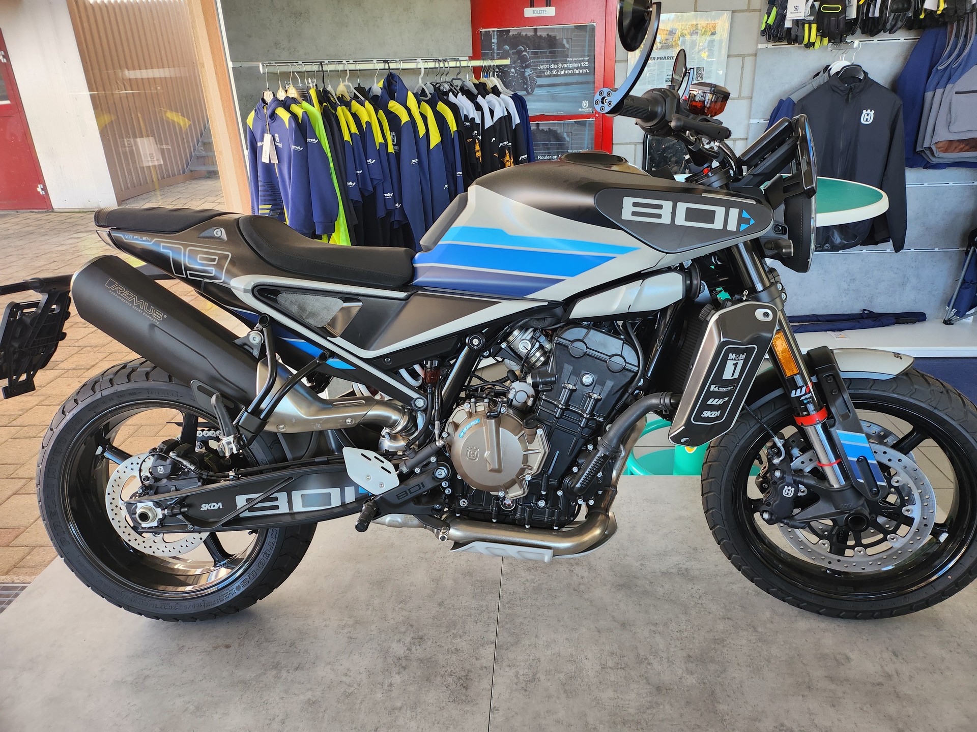 HUSQVARNA SVARTPILEN 125-image-1