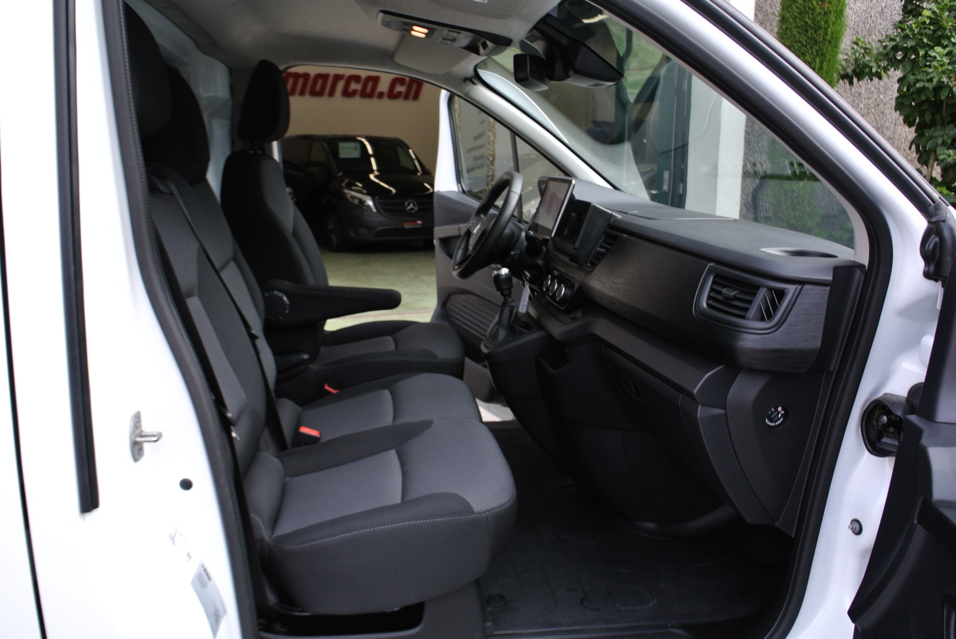 RENAULT Trafic 2.0 Blue dCi 150 3.5t Advance L2H2 EN-image-12