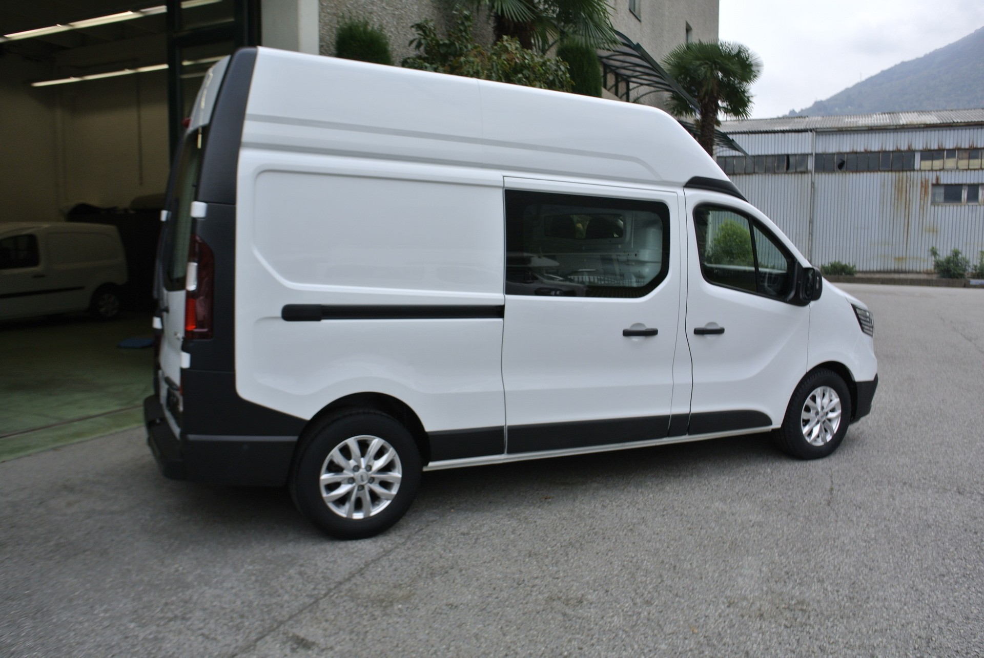 RENAULT Trafic 2.0 Blue dCi 150 3.5t Advance L2H2 EN-image-5