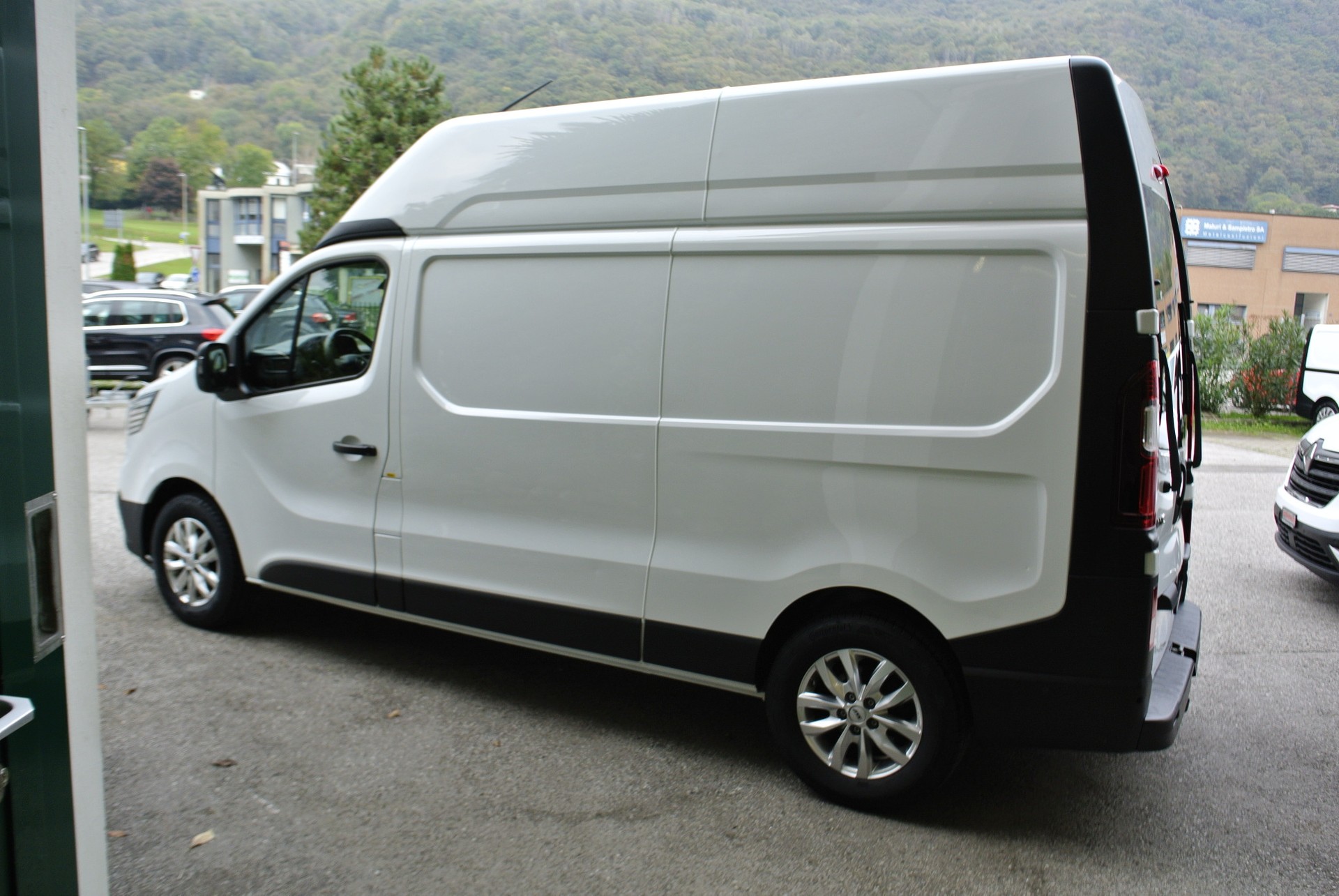 RENAULT Trafic 2.0 Blue dCi 150 3.5t Advance L2H2 EN-image-8