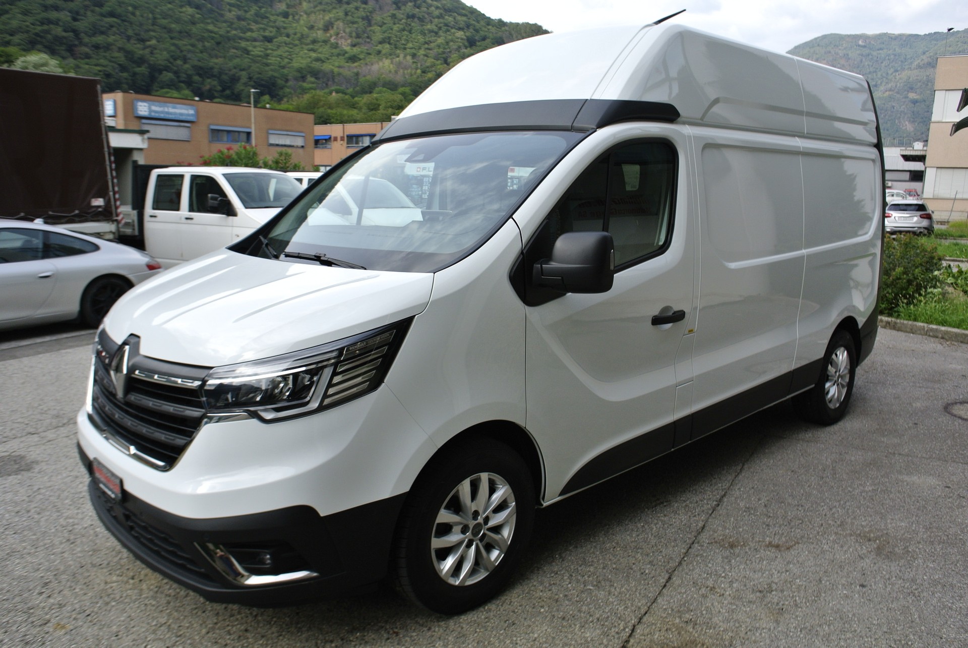 RENAULT Trafic 2.0 Blue dCi 150 3.5t Advance L2H2 EN