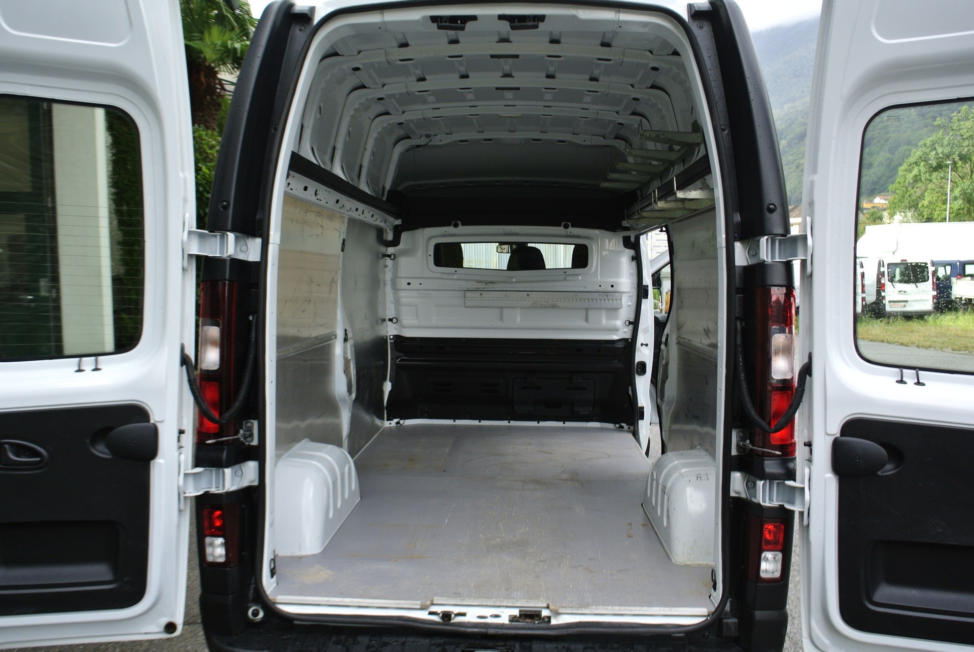 RENAULT Trafic 2.0 Blue dCi 150 3.5t Advance L2H2 EN-image-16