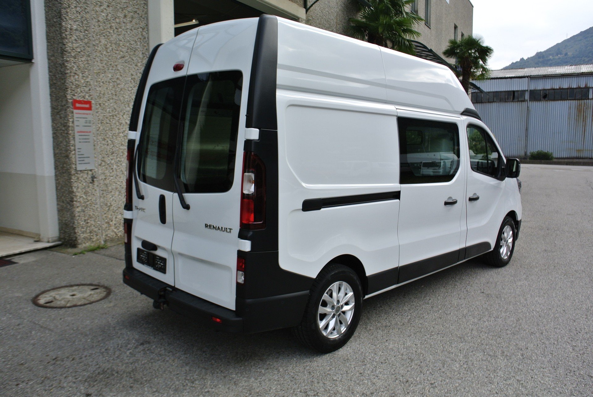 RENAULT Trafic 2.0 Blue dCi 150 3.5t Advance L2H2 EN-image-4
