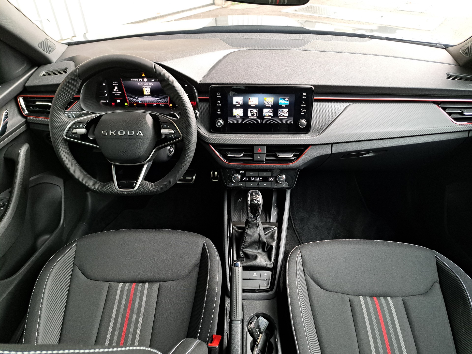SKODA Kamiq 1.5 TSI Monte Carlo DSG-image-9