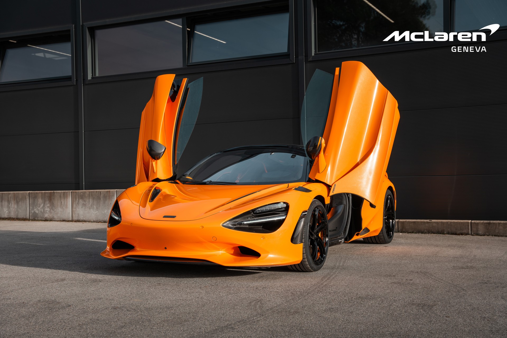 McLAREN 750S Spider-image-1