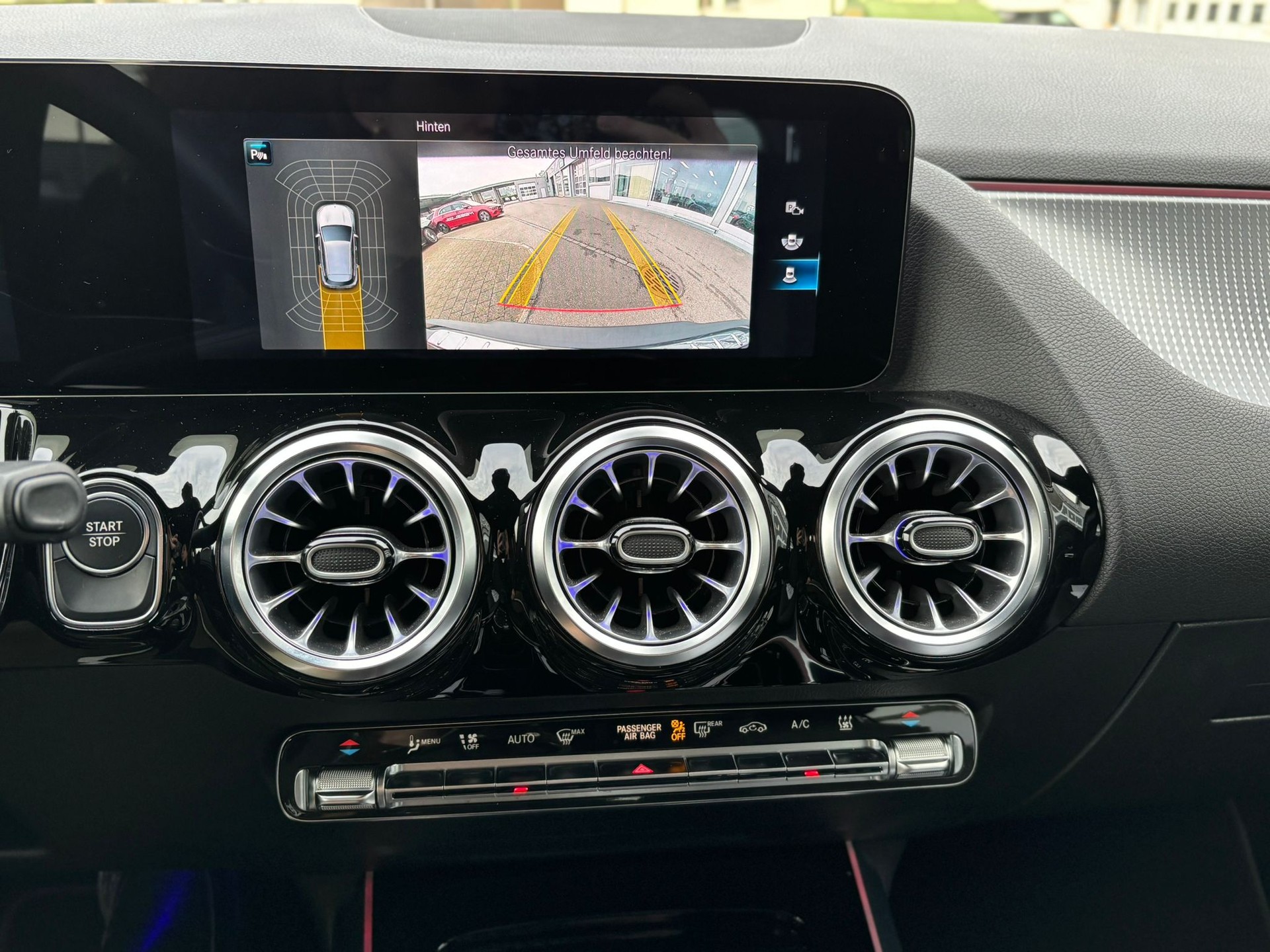 MERCEDES-BENZ EQA 300 4Matic Progressive-image-9