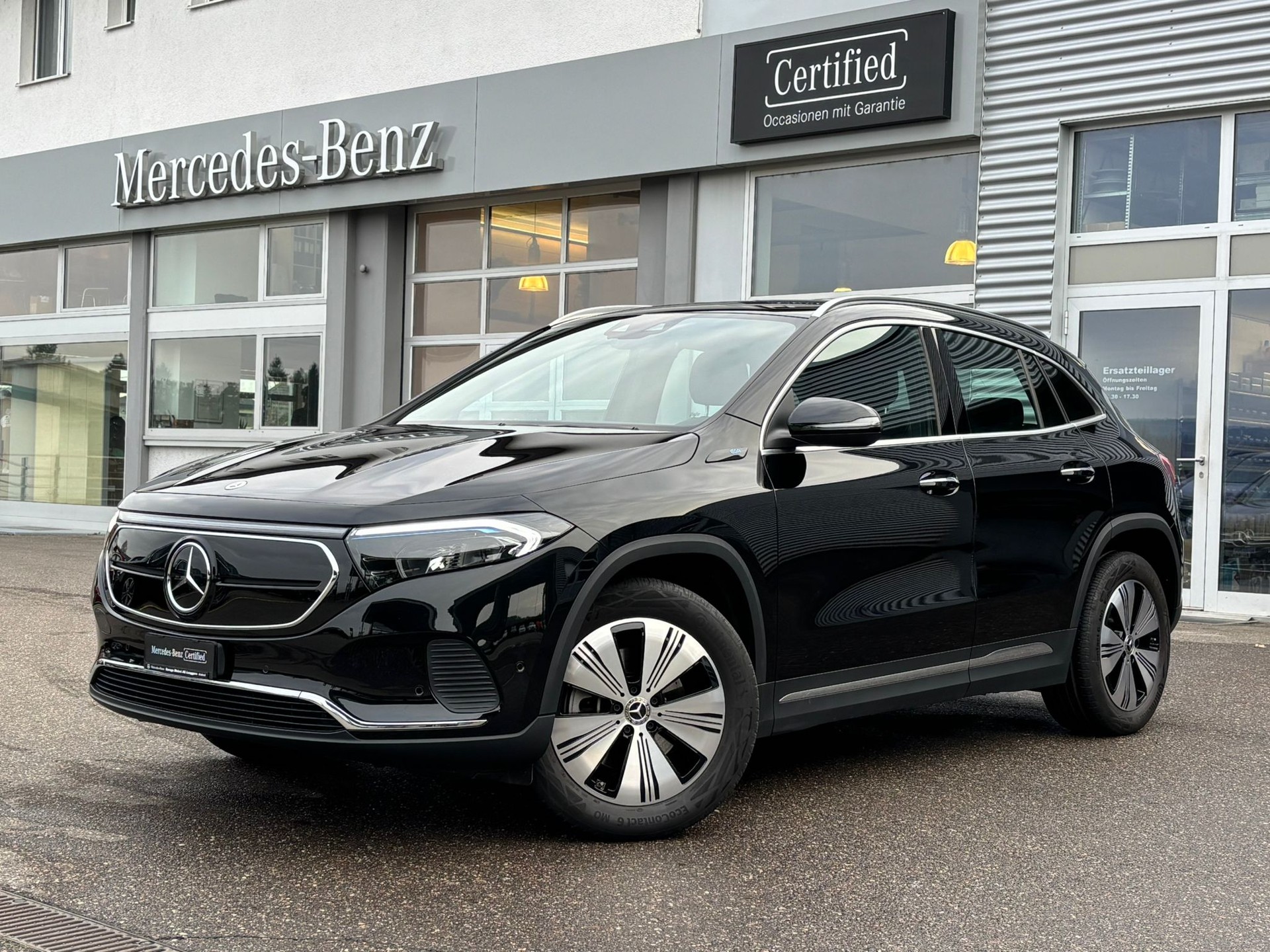 MERCEDES-BENZ EQA 300 4Matic Progressive-image-1
