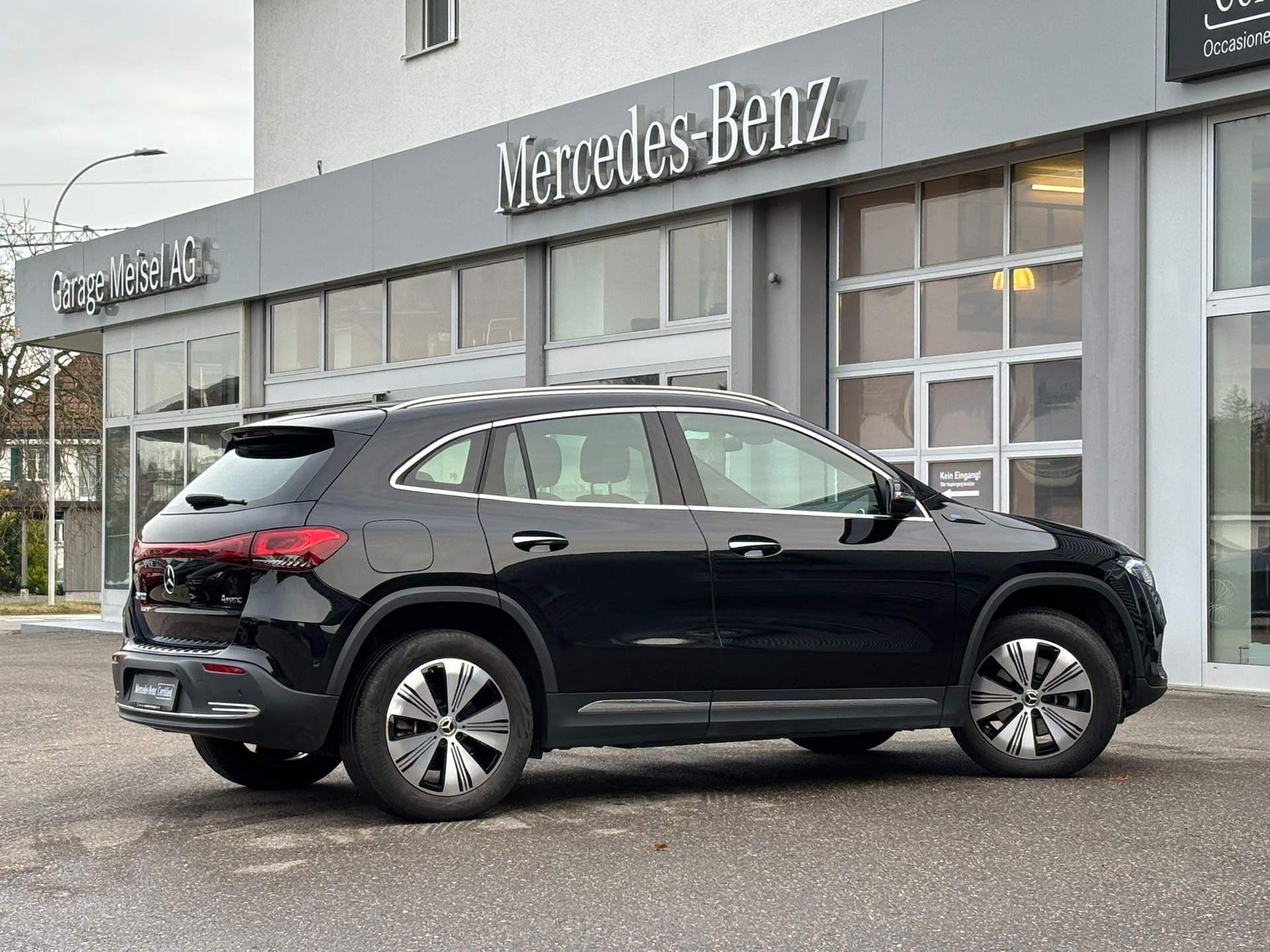 MERCEDES-BENZ EQA 300 4Matic Progressive-image-2