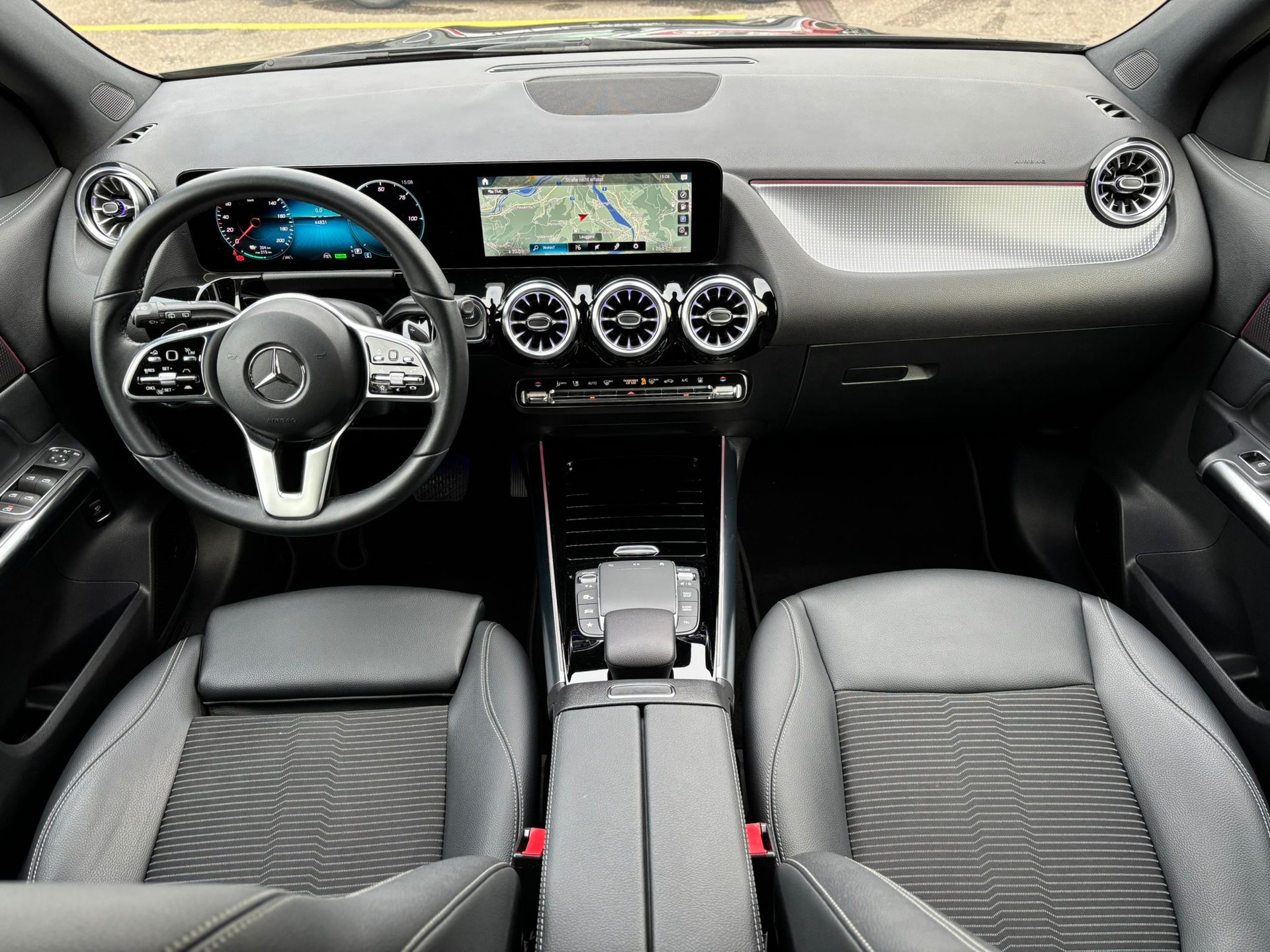 MERCEDES-BENZ EQA 300 4Matic Progressive-image-5