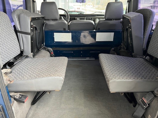 LAND ROVER Defender 90 SW 2.5 Td5-image-13