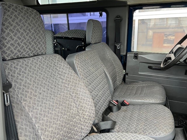 LAND ROVER Defender 90 SW 2.5 Td5-image-16