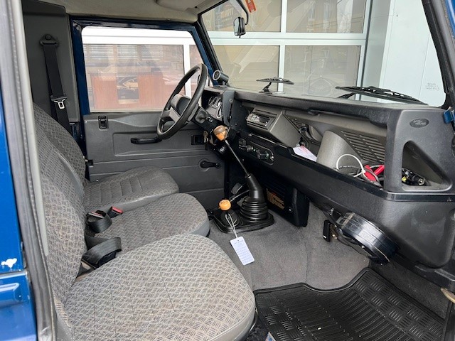 LAND ROVER Defender 90 SW 2.5 Td5-image-15