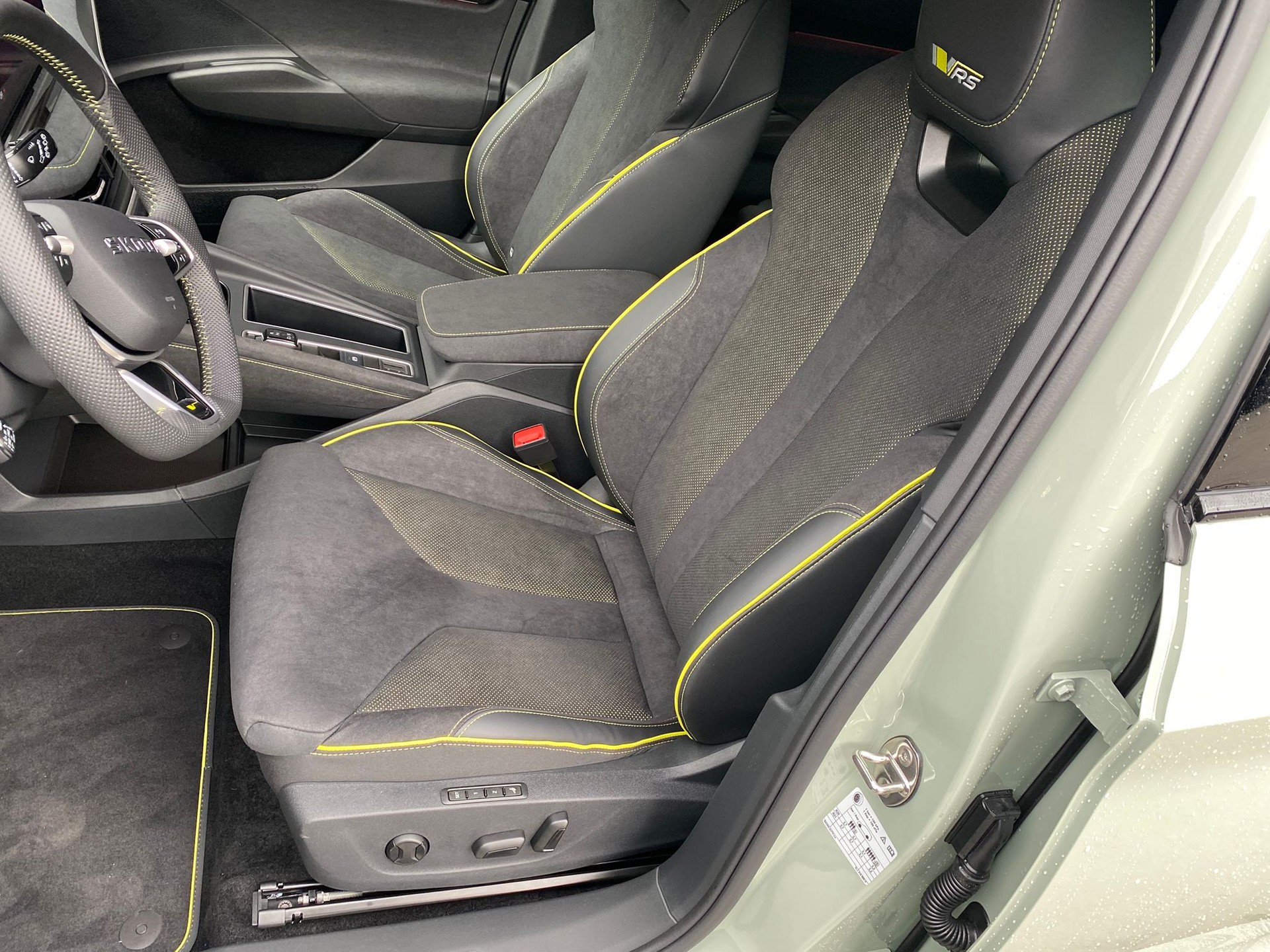 SKODA Elroq 85 RS 4x4-image-17