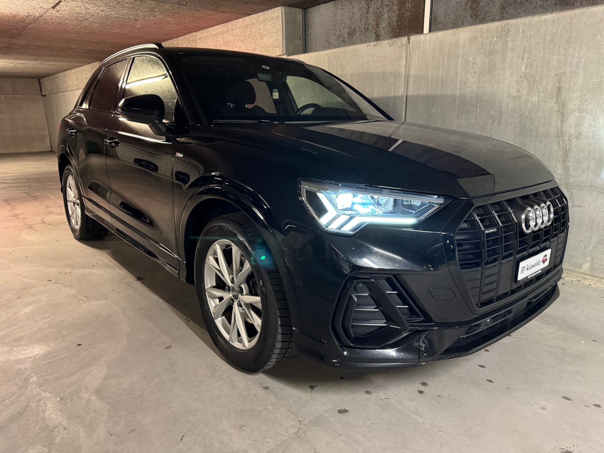 AUDI Q3 35 TDI S line quattro-image-12