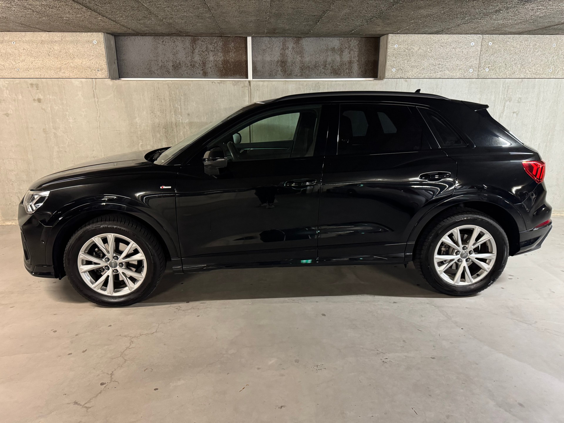 AUDI Q3 35 TDI S line quattro-showroom-element-1