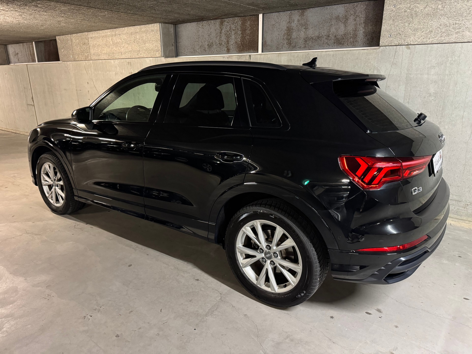 AUDI Q3 35 TDI S line quattro-showroom-element-2