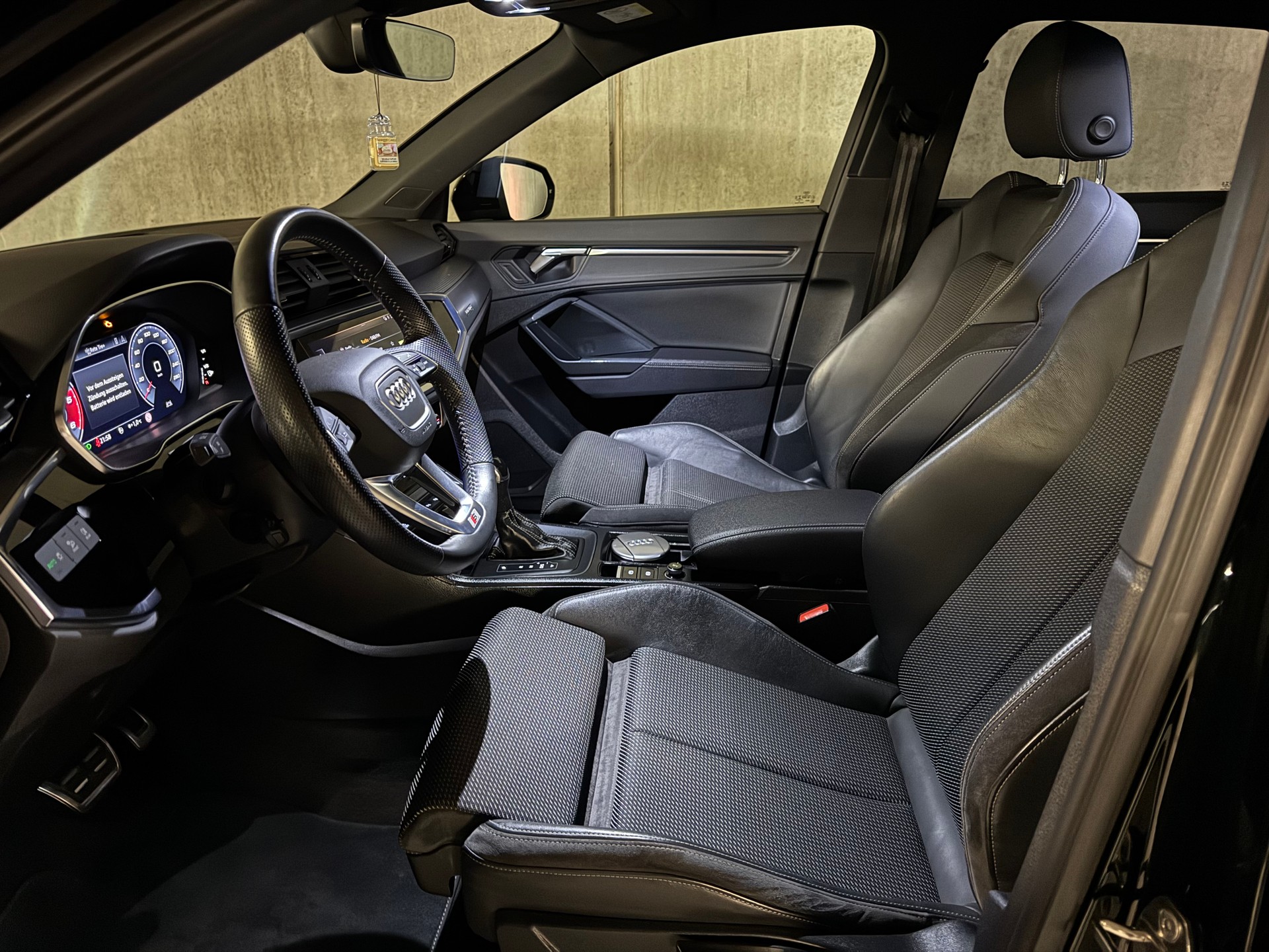 AUDI Q3 35 TDI S line quattro-image-21