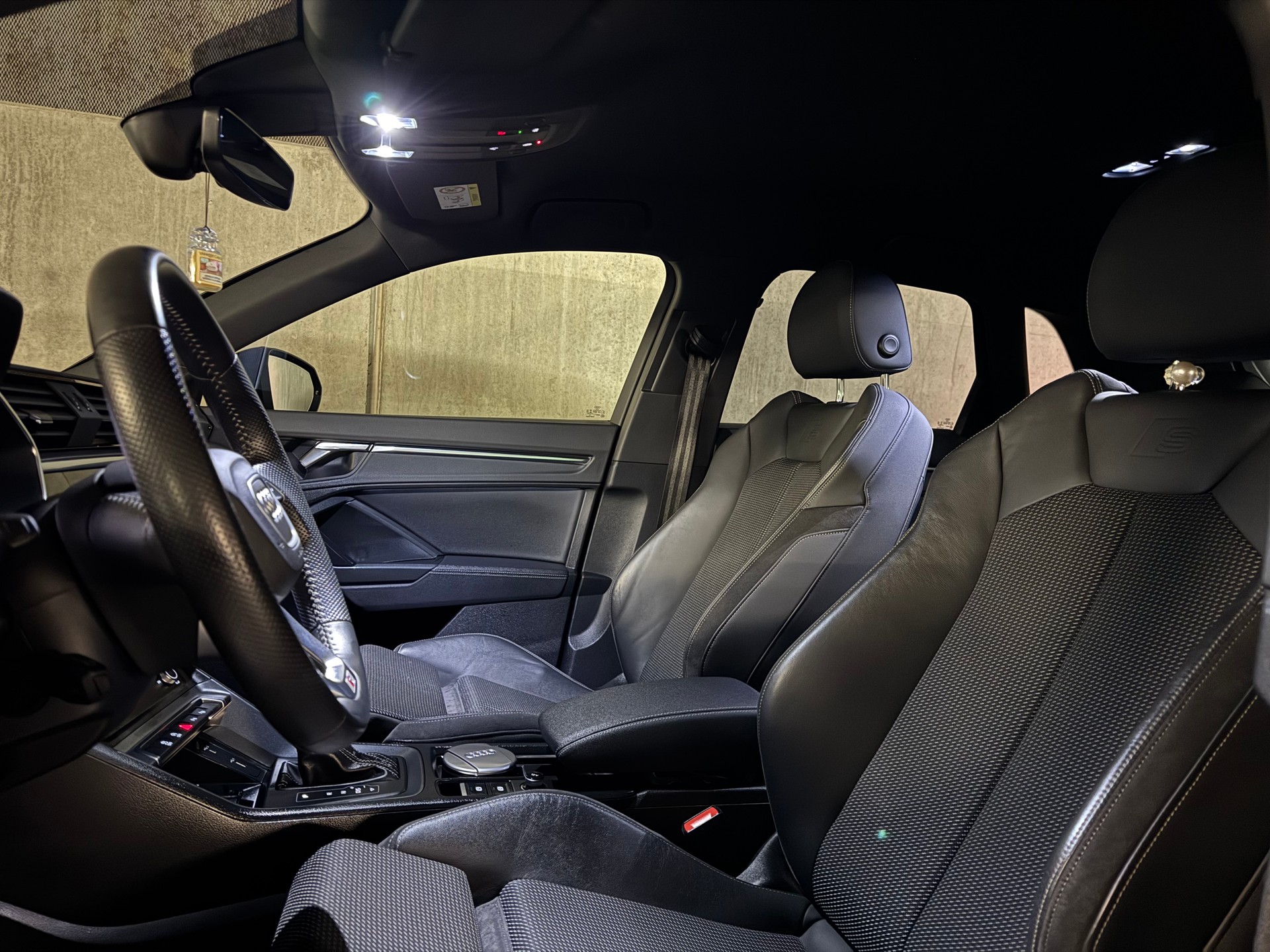 AUDI Q3 35 TDI S line quattro-image-22