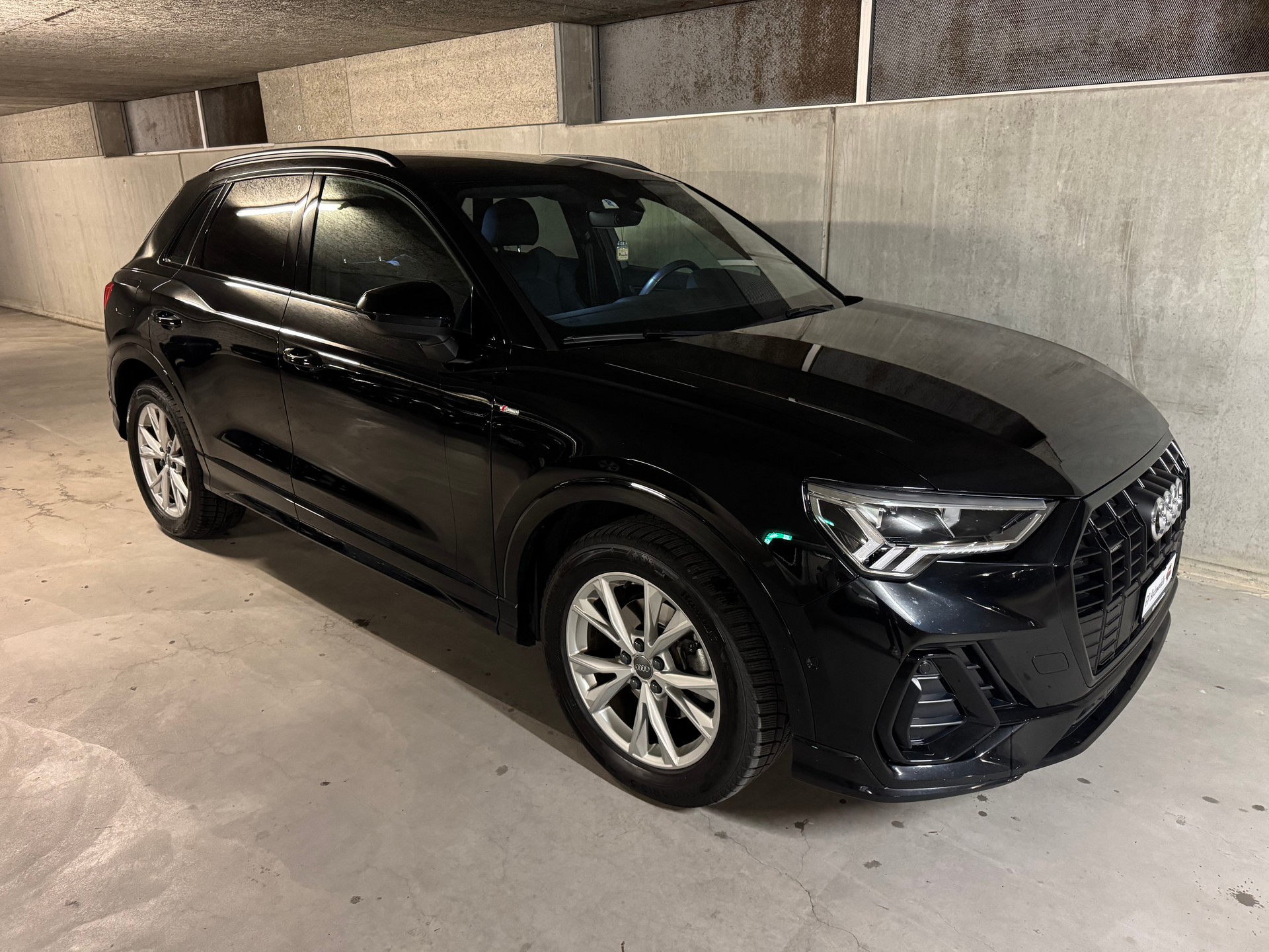 AUDI Q3 35 TDI S line quattro-showroom-element-3